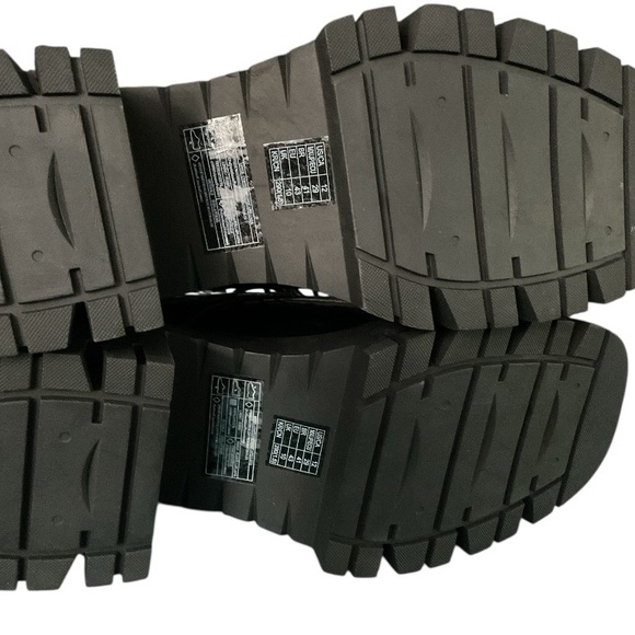 🦄 Forever 21 Glossy Black Moto Boots RT $45 - Picture 3 of 11